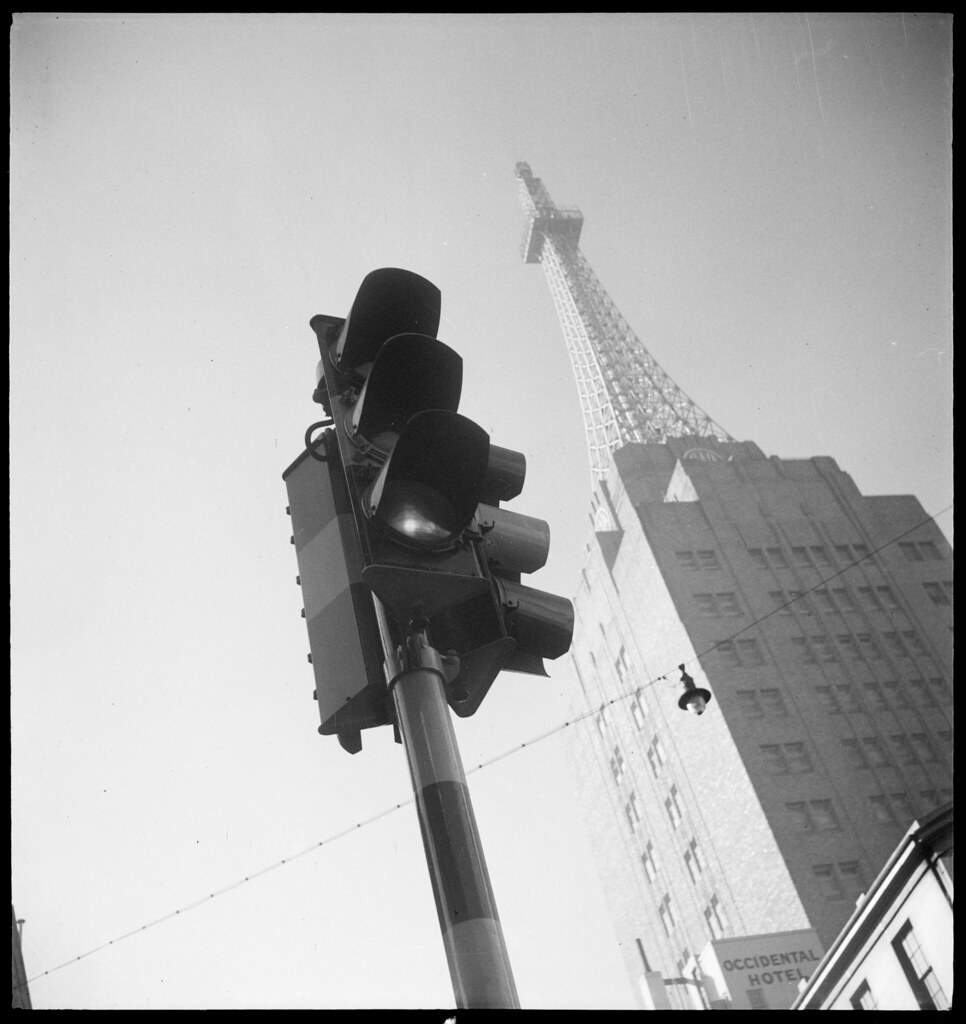 AWA building and traffic light, York Street, Sydney, ca. 1938, by Max Dupain, State Library of New South Wales