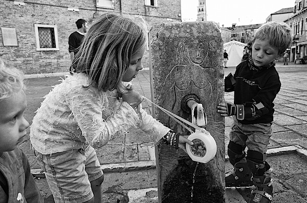 kids getting water from a fountain