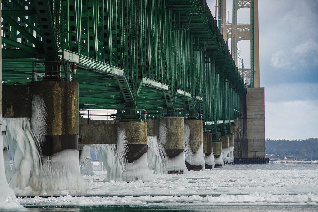 Mackinac bridge taken over by ice