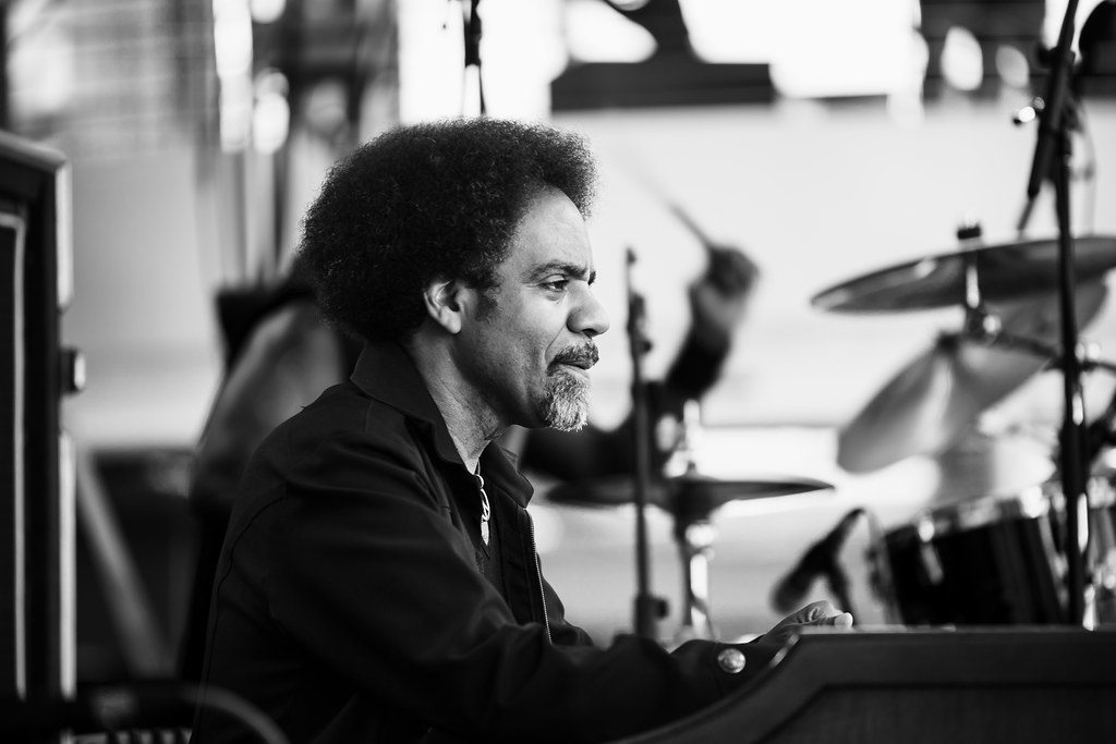 Rodney Lee on Keyboards.