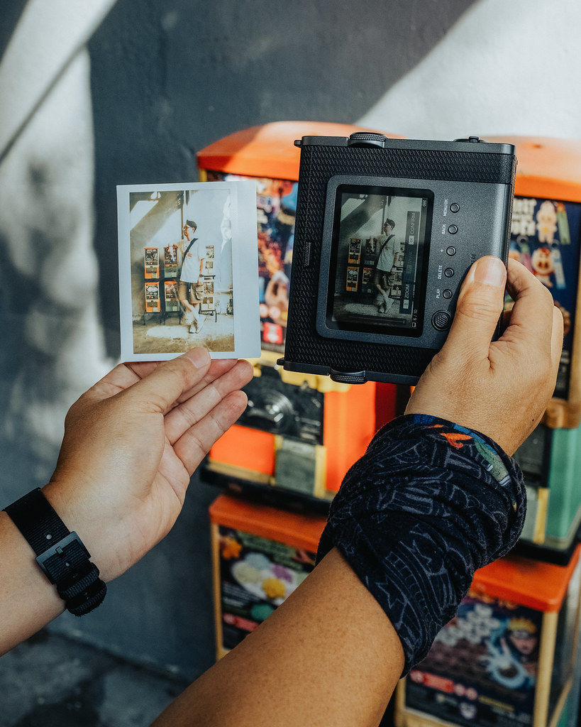 Fujifilm Instax Wide EVO.