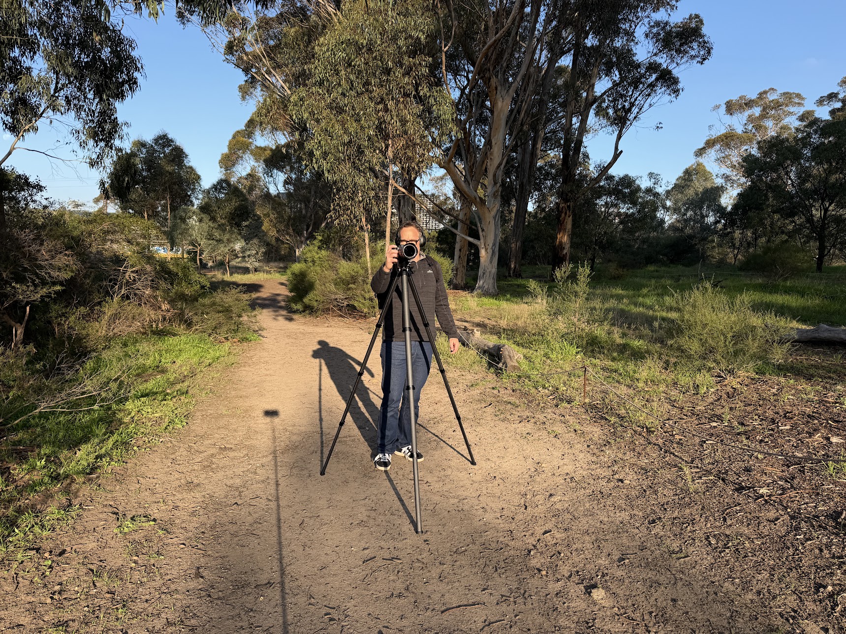 Peak Design Pro Tripod - Stands on its own three feet?